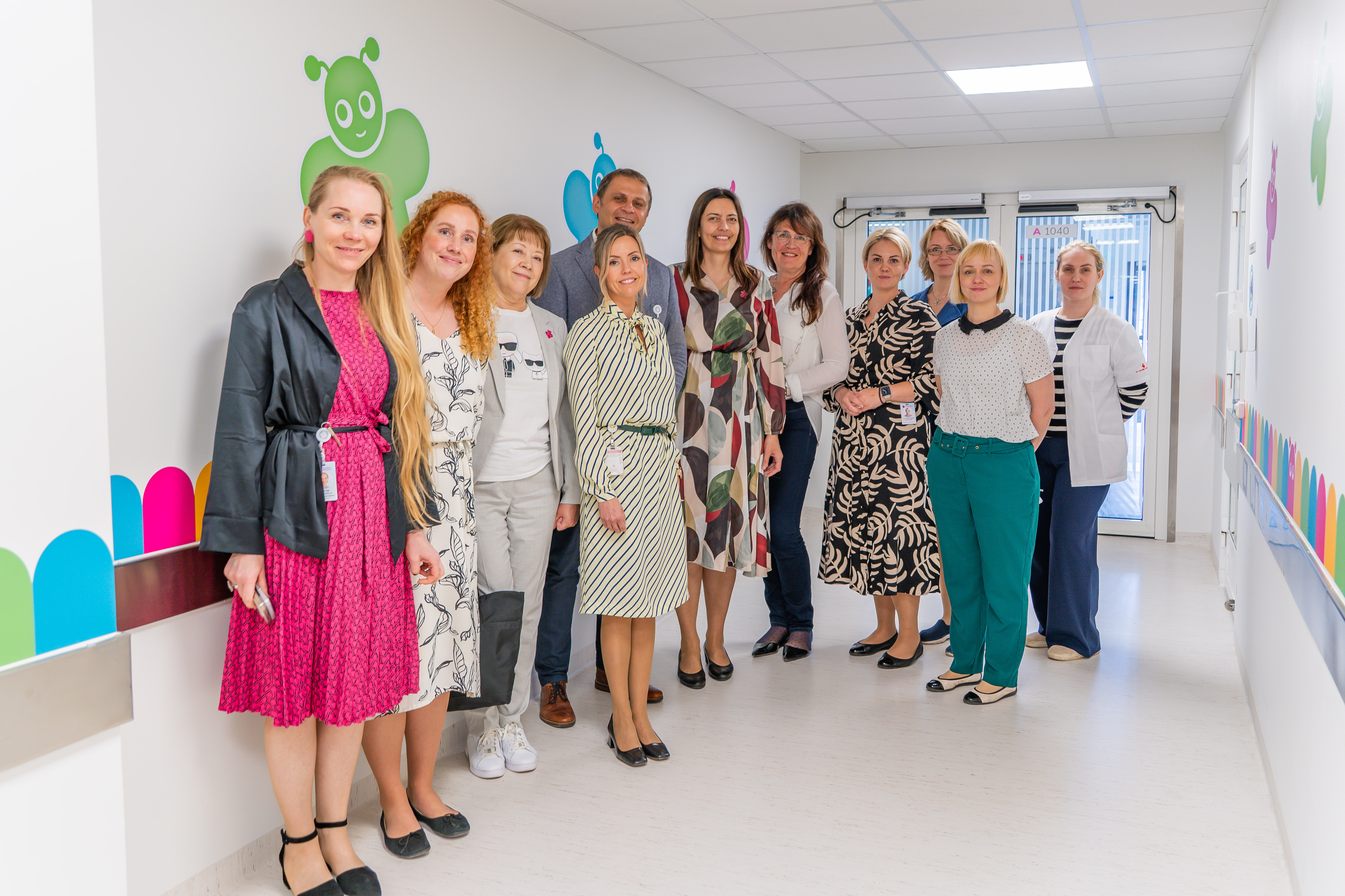 Sotsiaalminister Karmen Joller lastehaiglas